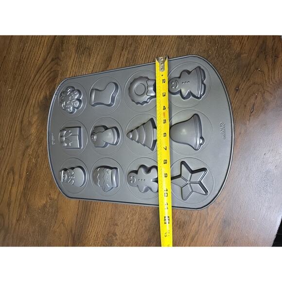 Wilton 12-CAVITY COOKIE PAN ~ 12 Different Christmas designs Dark Non-Stick tS2 - Picture 10 of 12